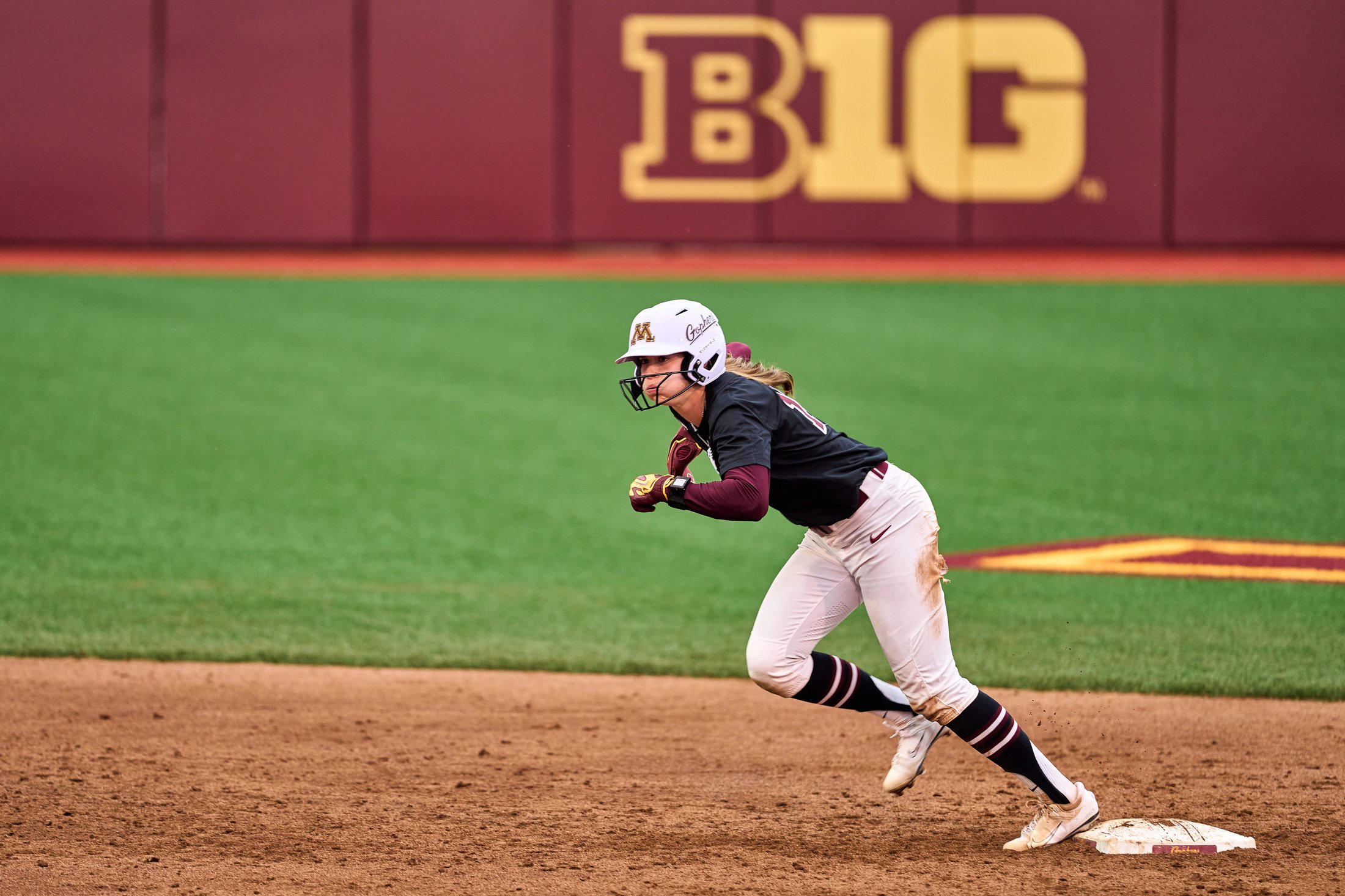 A Minnesota softball runner takes a lead off the base during a fall game on September 27, 2026.